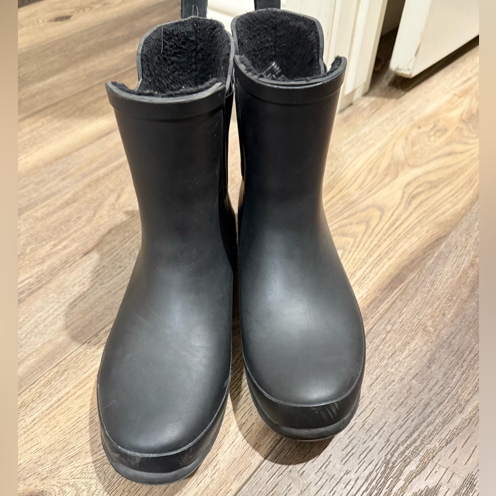 Eddie bauer rain boots